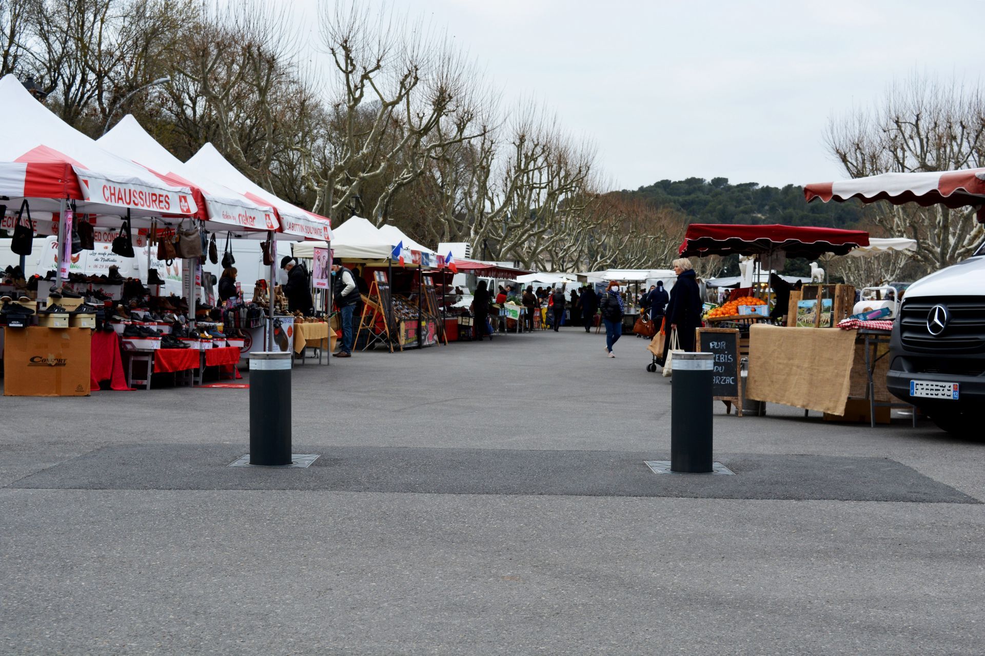 Borne escamotable semi-automatique (hauteur 600mm) conçue pour délimiter un accès réglementé, stationnement - citeasy position basse_2