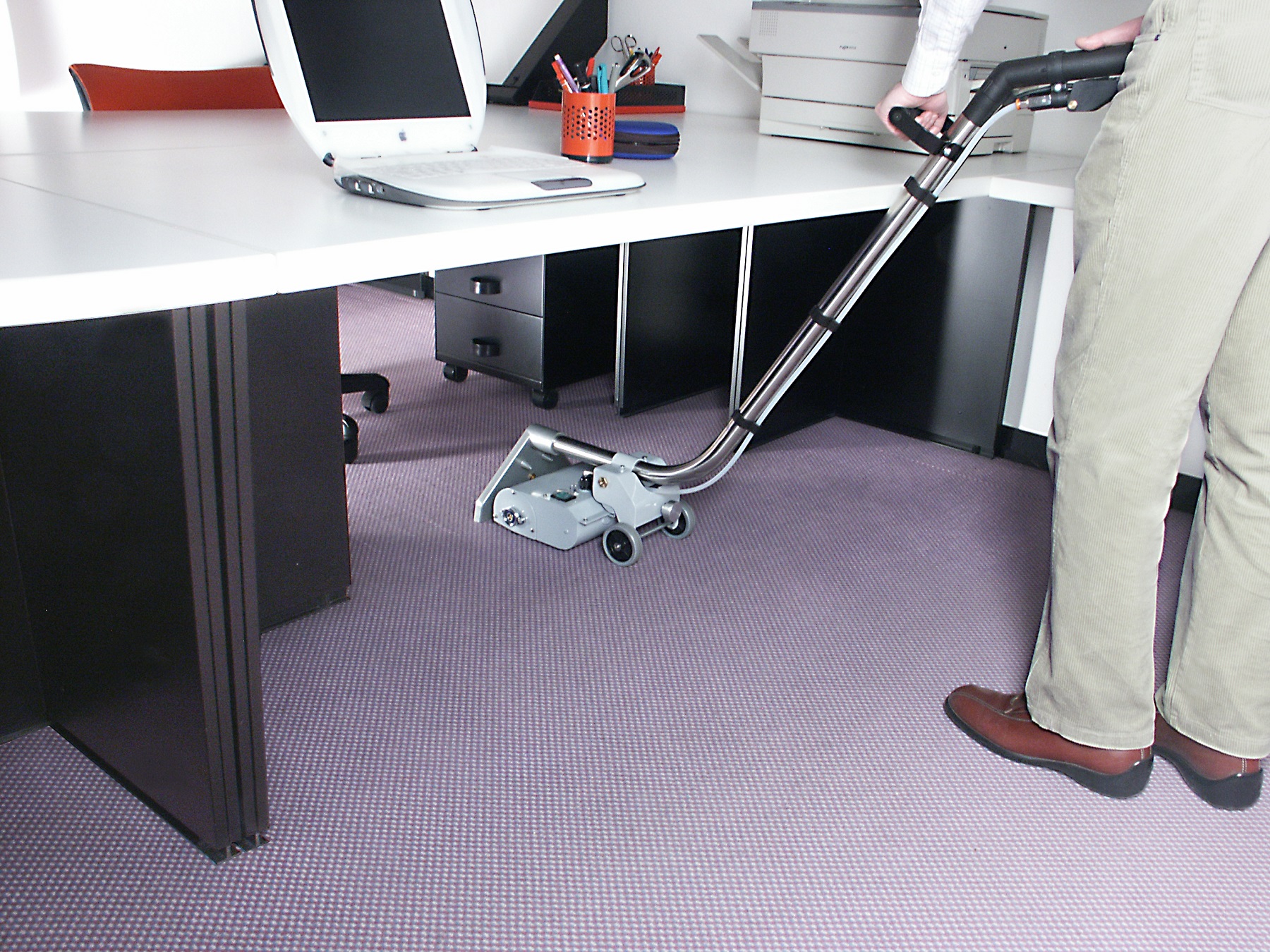 Brosse électrique NS 270 Sabrina - nettoyage des sols textiles avec brosse tournante cylindrique_2