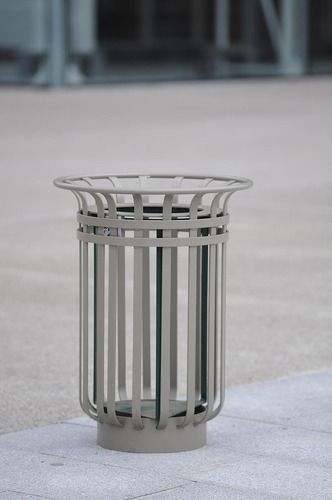 Corbeille publique Luxembourg ajourée 65L - JAN-0043 - Husson international - robuste et ergonomique_2
