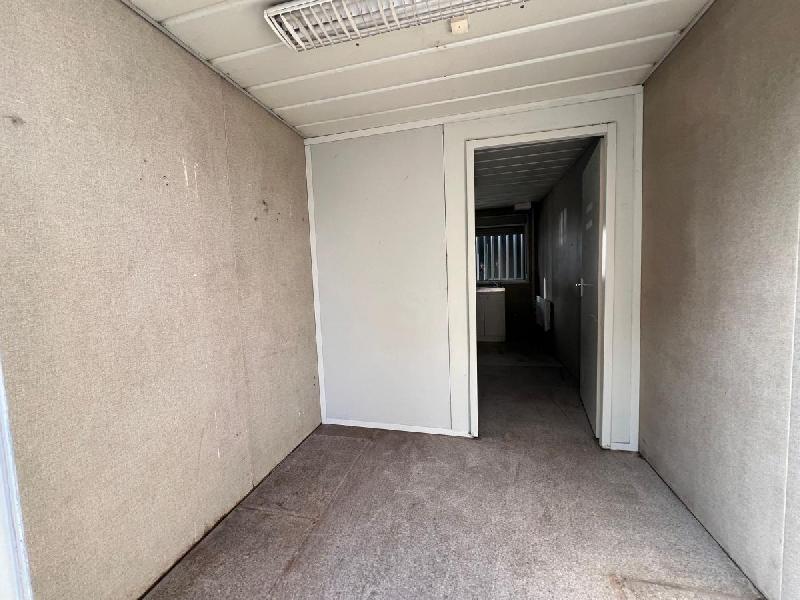 Cabane de chantier Cuisine - modèle 2006 - équipée avec frigo neuf, gazinière, évier et placard de rangement_2