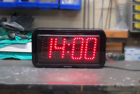 Horloge numérique à LED rouge - Étanche IP66 - Huchez RA10 L - Alimentation secteur 230V - Affichage HH:MM_2