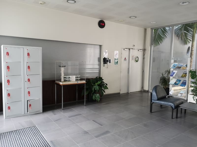 Casier intérieur & borne de recharge pour vélo électrique - velcase_2