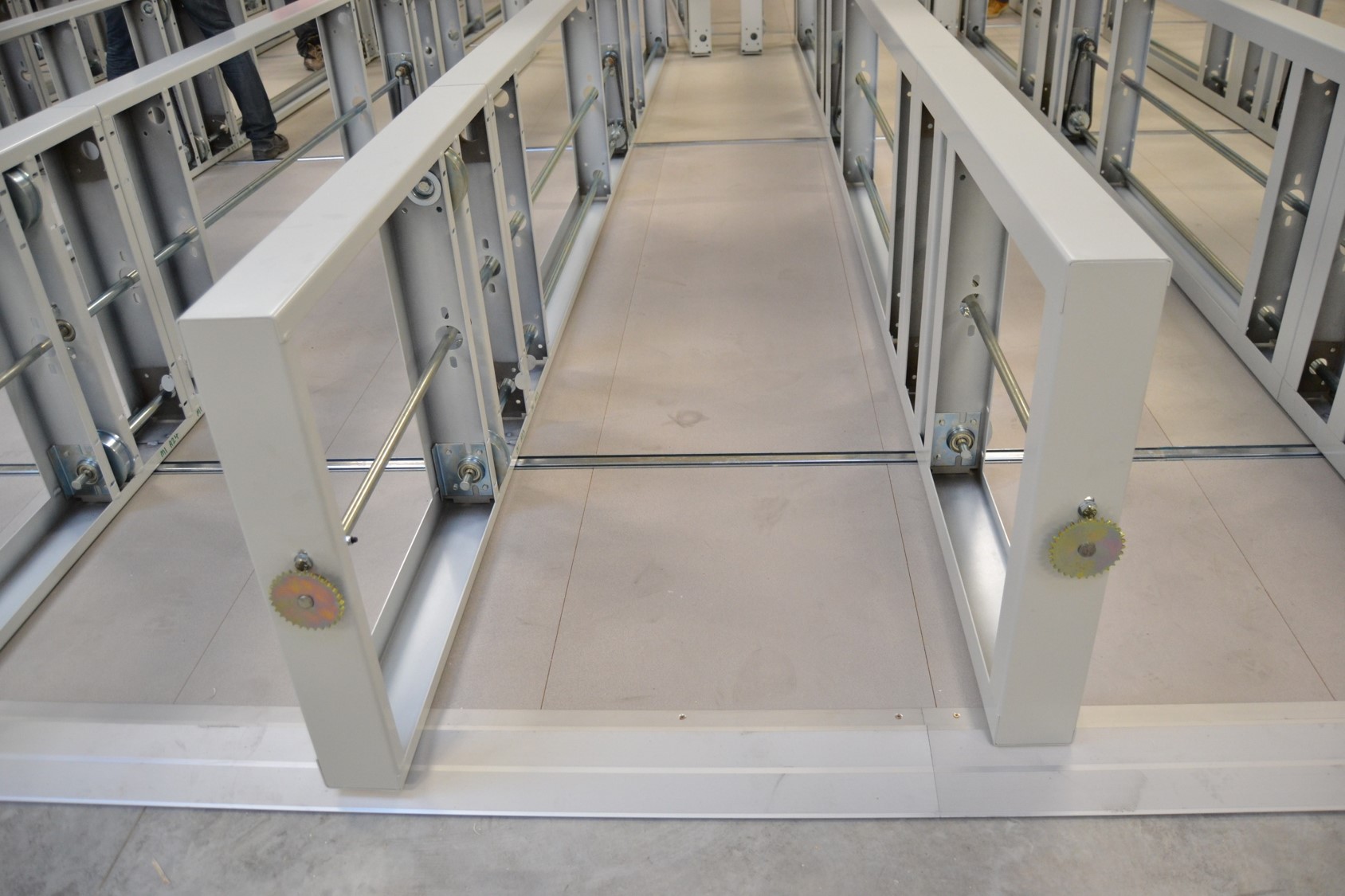 Rayonnage d'archivage mobile - tôlé - stockage optimisé et sécurisé_2