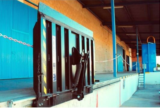 Niveleur de quai mécanique - Alapont - charge max 5000 kg - passerelles manuelles en acier antidérapant_2