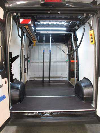 Potence de levage extensible pour véhicule utilitaire - capacité jusqu'à 500 kg - structure en acier avec treuil électrique_2