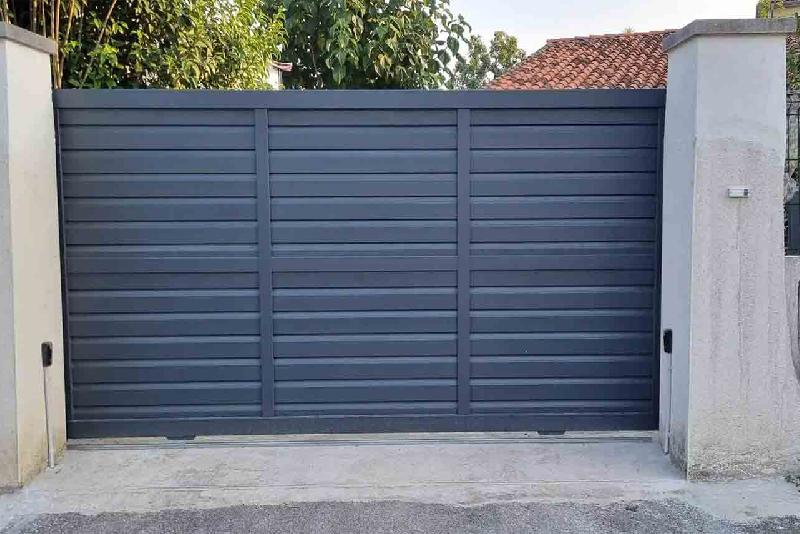 Portail coulissant persienne traversant - 4500 / 1800_2