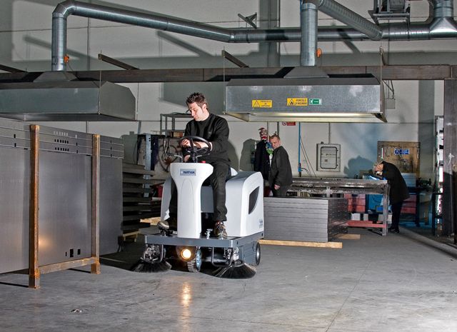 Sr1101 - balayeuse de voirie - nilfisk - 70 litre_2