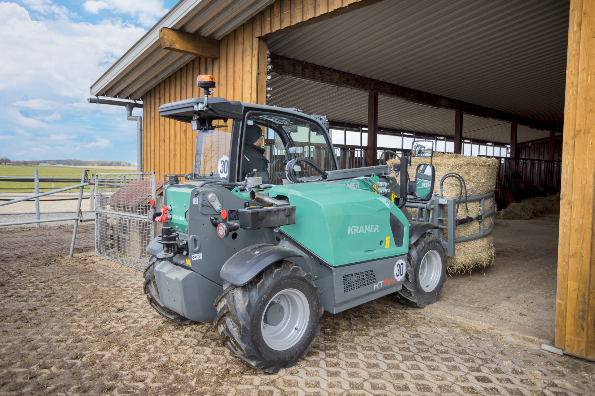 Chariot télescopique avec une hauteur de levage 4,5 m, une capacité de gerbage de 1 450 kg pour l'agriculture - kramer KT144_2