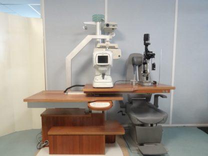 Table avec bras réfracteur automatisé et siège électrique pour patient