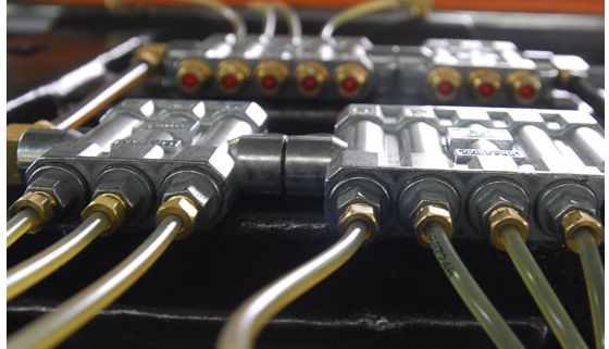 Machine horizontale TWX800 pour injection plastique - Yonghua - Ningbo Tongyong Plastic Machinery Manufacturing Co. Ltd - Économie d'énergie et moulage PET_2