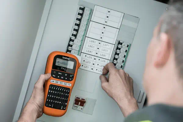 Brother PT-E110VP étiqueteuse professionnelle_2