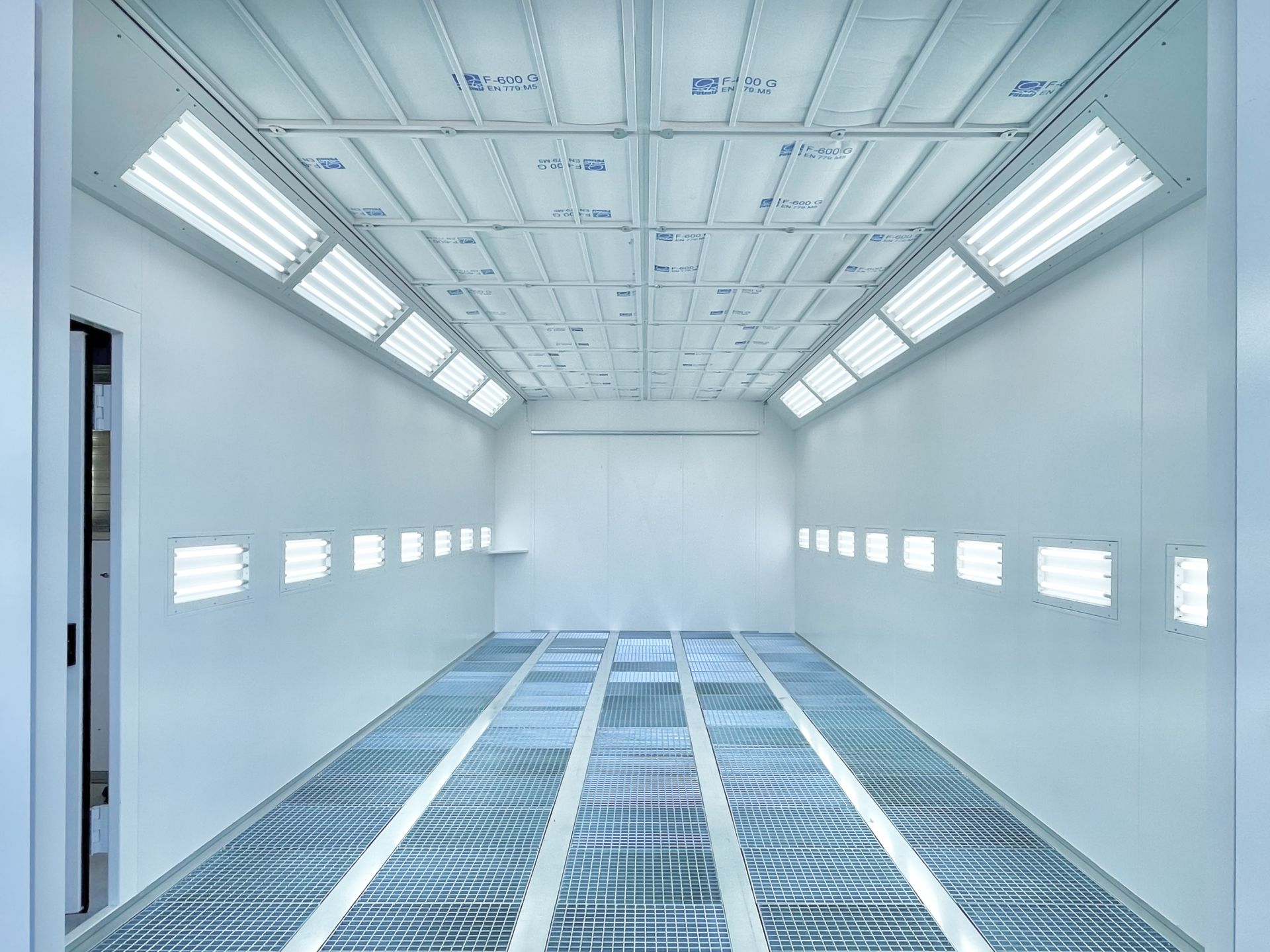 Cabine de peinture pour pistolage et étuvage - AUTOBOX GT - Livraison et montage inclus - Ventilation verticale - Modèle personnalisable_3