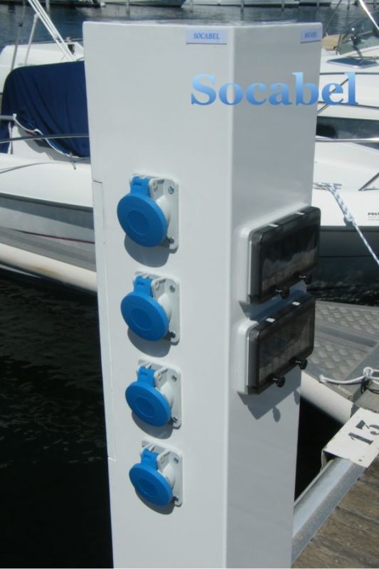 Borne marina - Socabel - H1200mm x L200mm x P200mm - Étanche IP67 - Options électriques et distribution d'eau_2