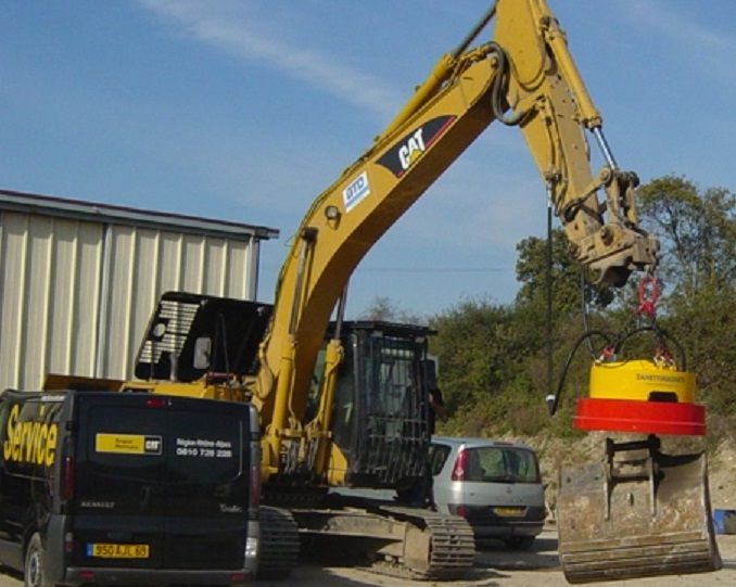 Electro-aimant pendulaire avec génératrice pour pelles 4 à 70 tonnes_3