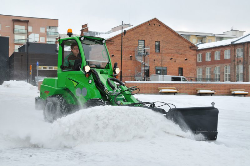 Chasse-neige  v2400 avant tecno oy_2