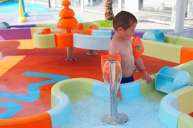 Pataugeoire : table à eau sur mesure_2