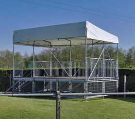 Scène professionnelle couverte conçue pour les petits spectacles, pour les municipalités, collectivités et tout organisateur - CITY_2