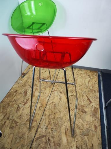 Tabouret d'occasion Pedrali Gliss 902 - coque en polycarbonate transparent et structure en acier chromé avec repose-pieds_2