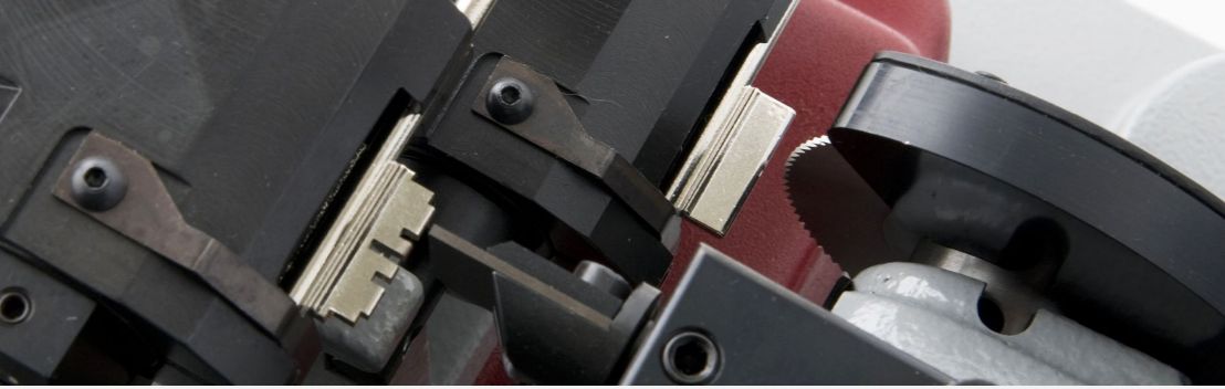 204 Machine pour clés à panneton et à pompe - Keyline S.P.A. - 44 kg - moteur à deux vitesses et table en croix_2