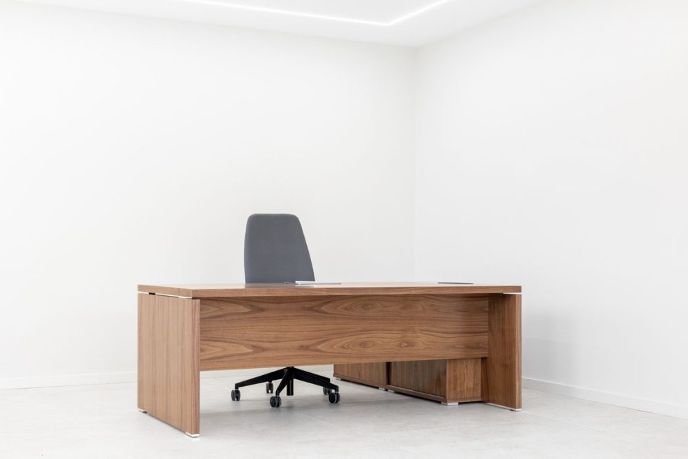 Bureau de direction sobre, élégante et représentative - Tak_2