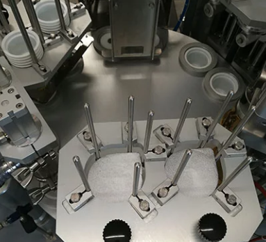 Operculeuse automatique double (yaourt & confiture) -Cadence de 1500 à 6000 pots / heure_2