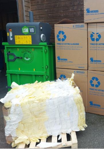 Presse à balles moyenne V8 pour carton et papier - Compactage économique pour déchets fibreux volumineux._3