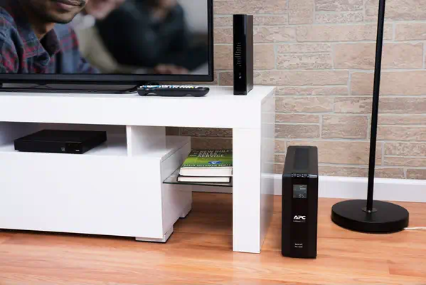 Back ups pro br 1600va - 8 cei - avr - interface lcd_2