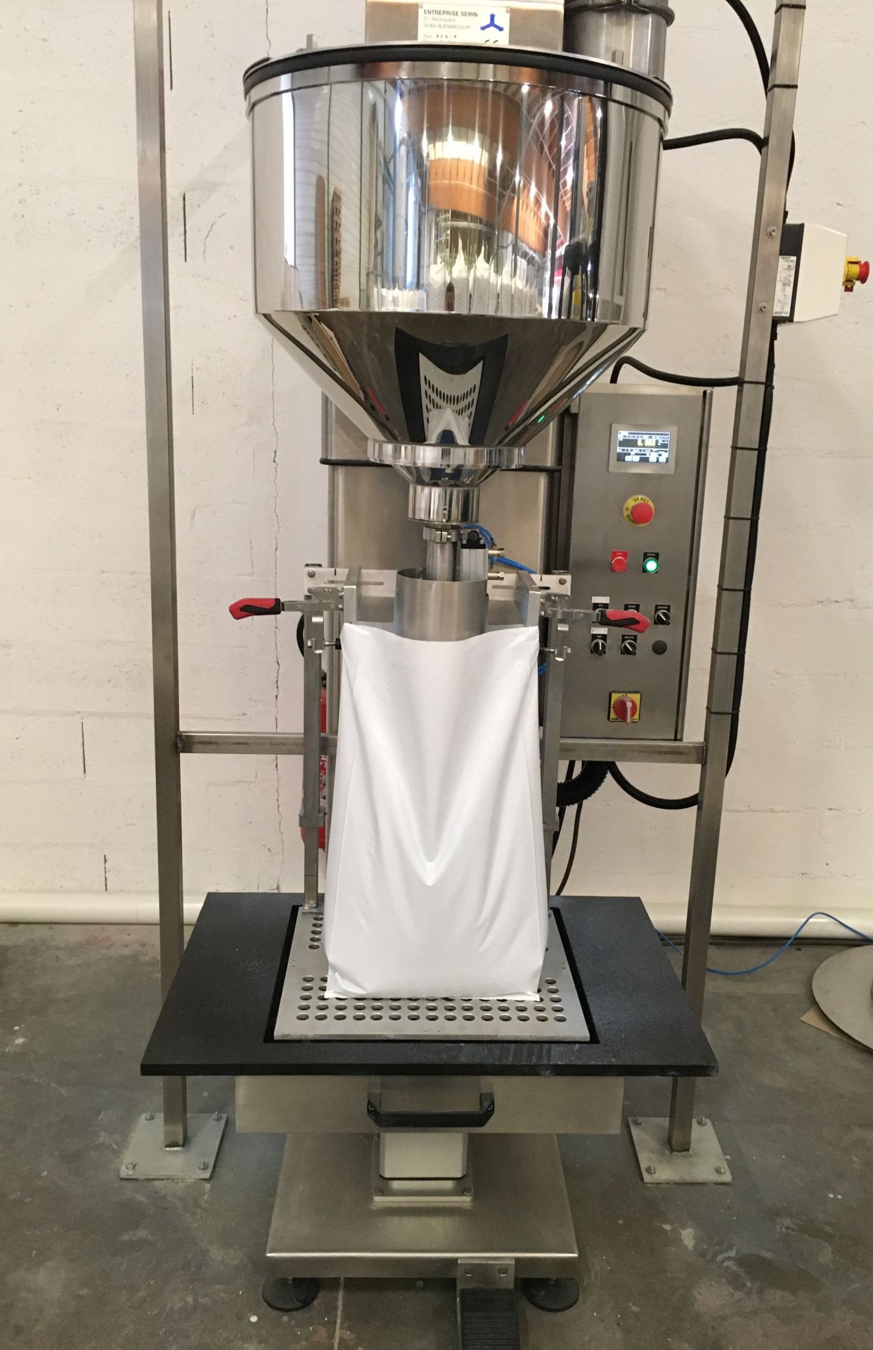 Machine semi-automatique ou automatique de dosage pondéral