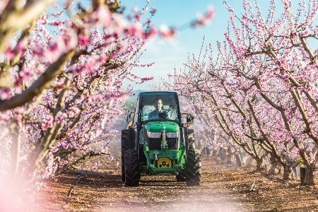 Tracteur série 5GF avec puissance nominale de 67,1 kW