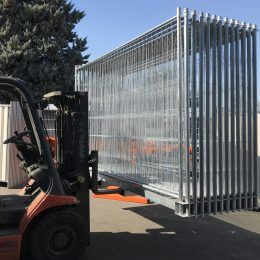 Support de rangement pour clôtures mobiles grillagées