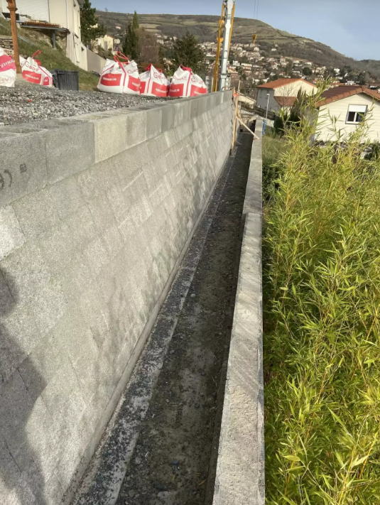 Bloc béton creux avec alvéoles, végétalisable, idéal pour remplacer les murs traditionnels- BETOATLAS - Pomel Beton_2