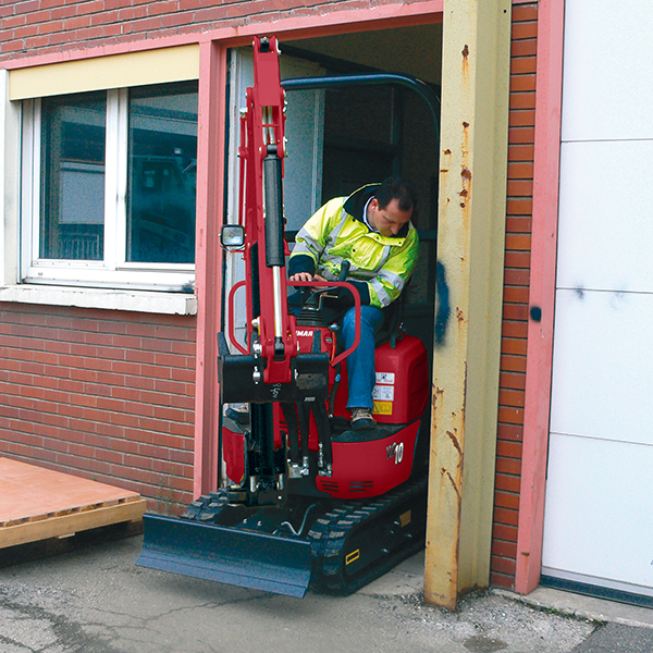 Mini-pelle Yanmar équipée de chenilles longues pour plus de stabilité