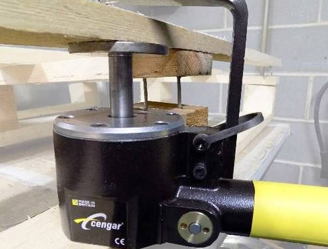 Épandeur de palettes - Cengar PS100 pour recyclage et réparation de palettes_2