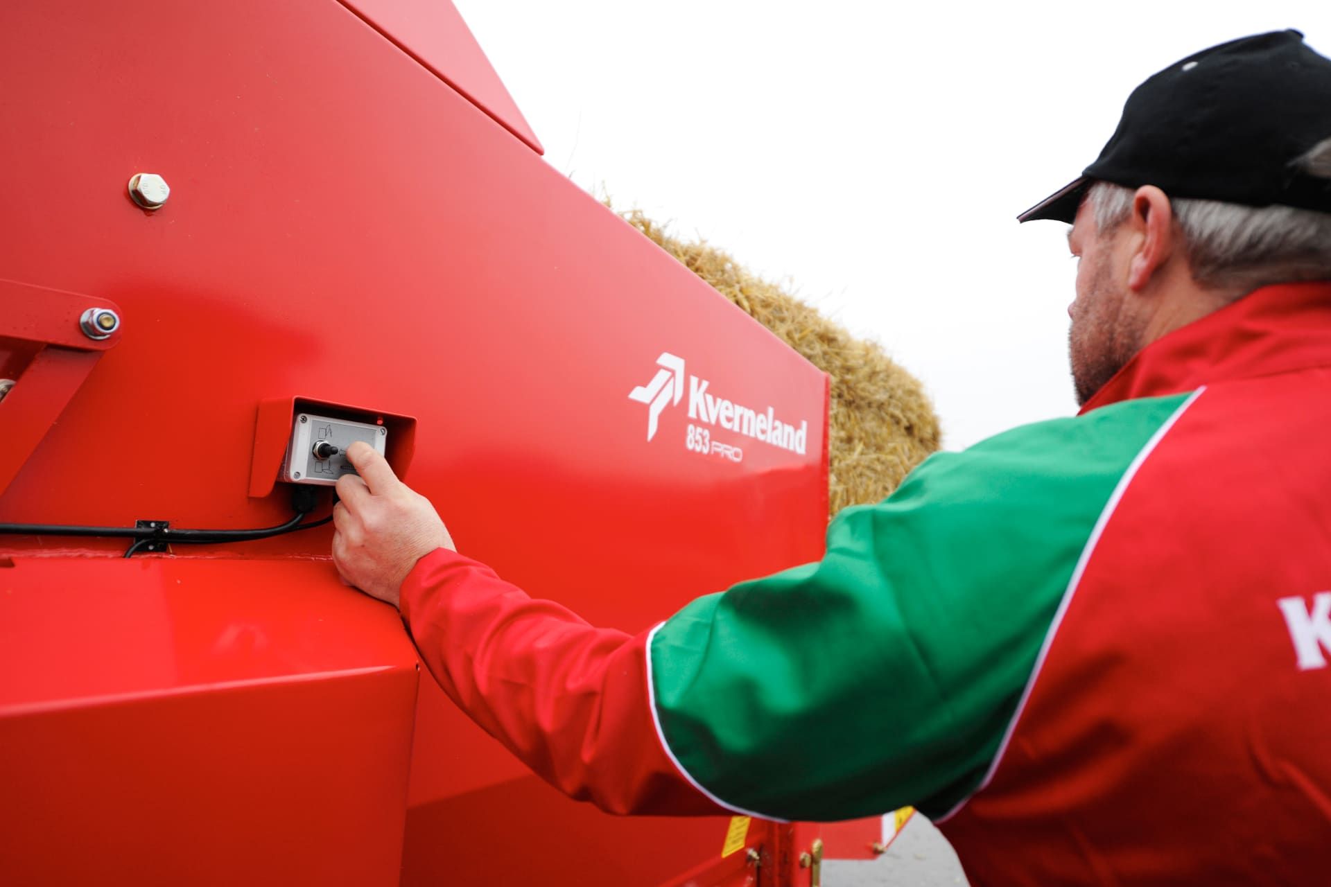 Kverneland 853 Pro - 856 Pro Pailleuse agricole - capacité 3 à 6m3 - distance de paillage jusqu'à 25m - système anti-bourrage_2