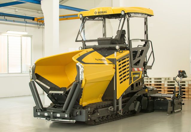 BF 300 C-2 - Finisseur citadin compact et puissant avec moteur 55 kW et largeur de pose jusqu'à 5 mètres_2