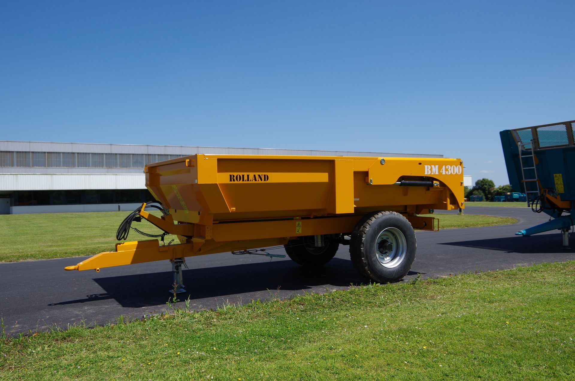 Benne BM 4300 avec côtés de 70 cm pour chargement facile