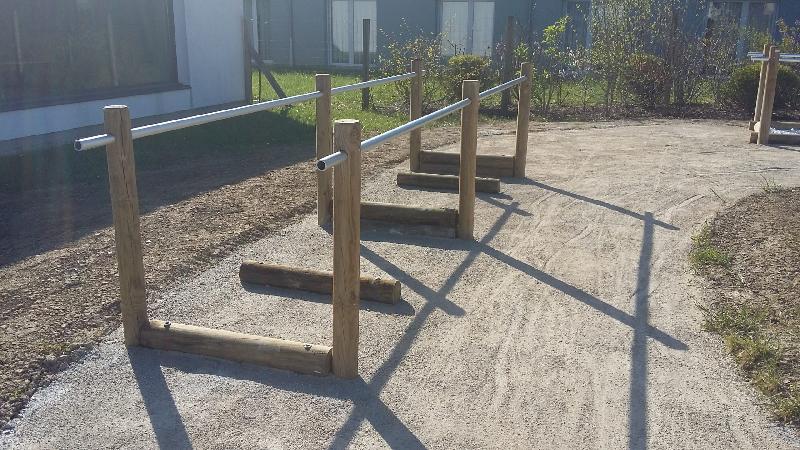 Pas de cadence - Parcours d'incitation à la marche - Structure en pin et aluminium - Hauteur 100 cm, Longueur 400 cm, Largeur 100 cm_2