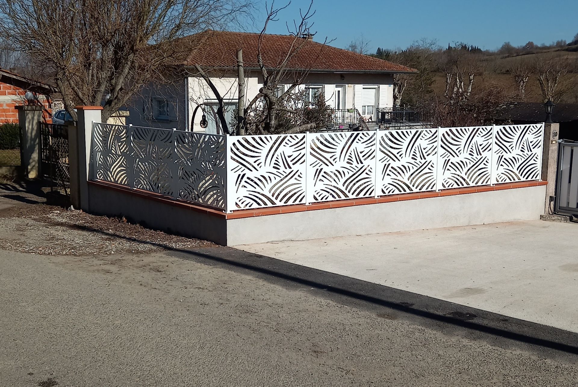 Structure en acier thermolaqué pour clôtures rigides