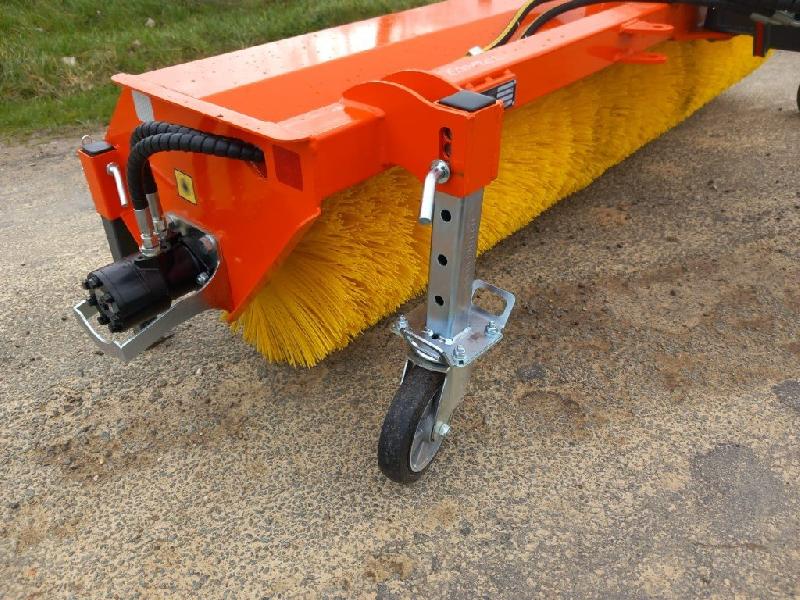 Balayeuse NC 2.40M AP - largeur 2.40m - brosse 500mm - réglage hydraulique - Occasion_2