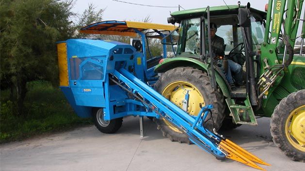 Récolteuse de carottes CF 300 - Carpi Meccanica S.N.C - mono-rang demi-portée, courroies, système de tri hydraulique_2