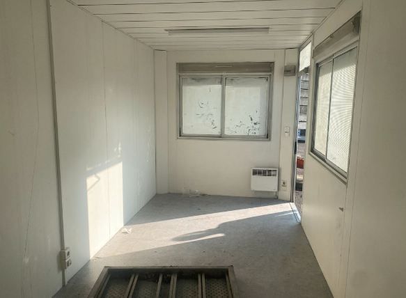 Bureau modulaire - Bungalow 6x2,50m avec porte blindée, éclairage, 4 fenêtres protégées et 2 convecteurs_2