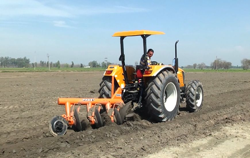 Tracteur PREET 8049 avec transmission synchronisée Carraro