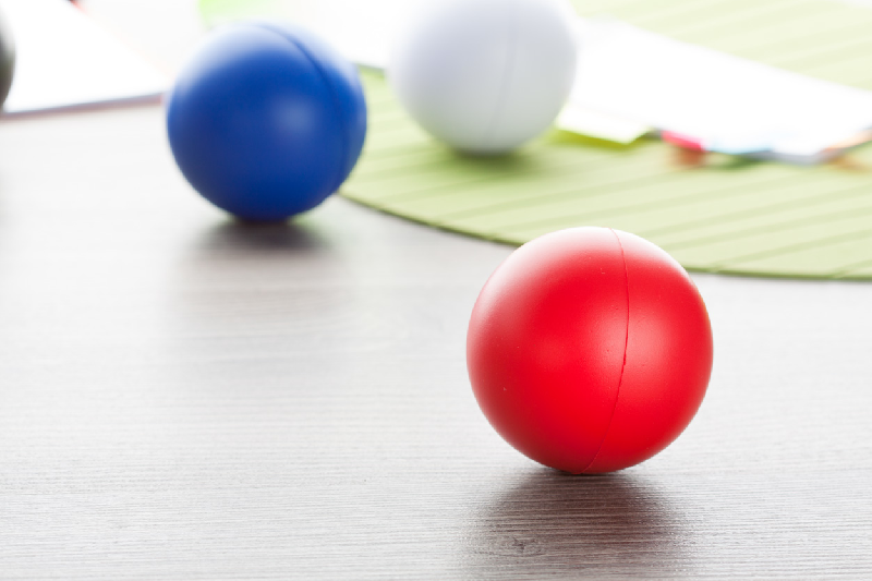 Balle anti-stress rouge - en mousse PU - poids 26g_2