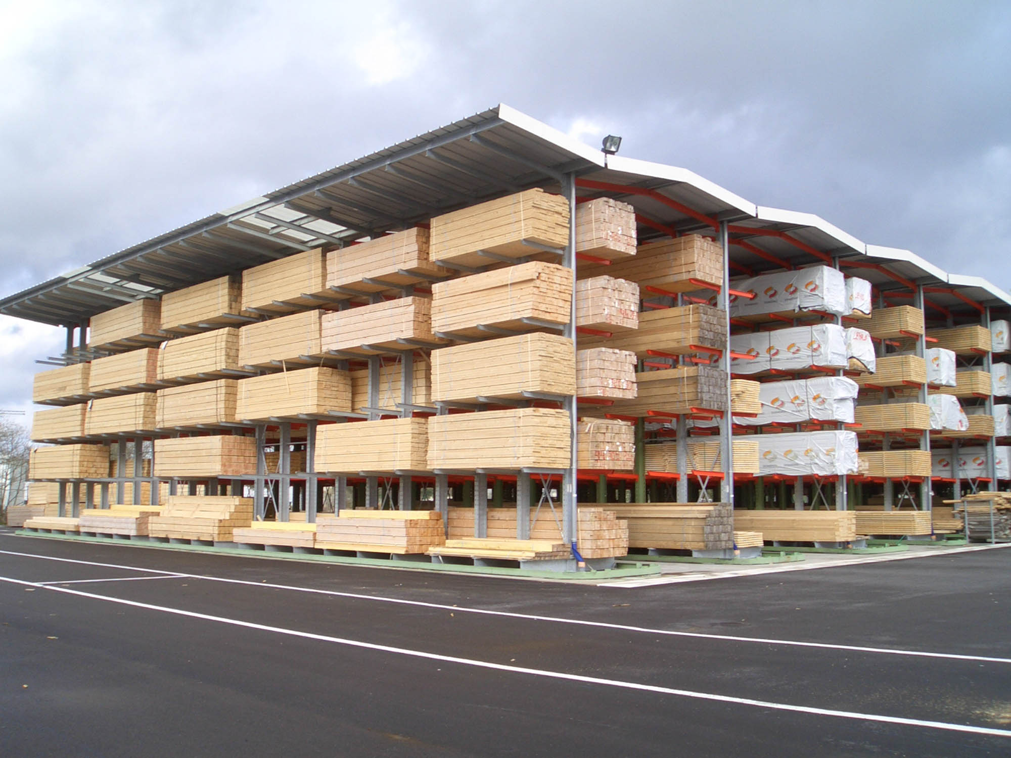 Rayonnage cantilever avec toiture pour stockage extérieur des produits longs - ohra_2