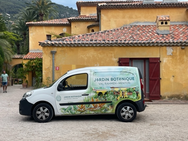 Total covering sur voitures de course : la technique idéale pour promouvoir vos sponsors et partenaires_2