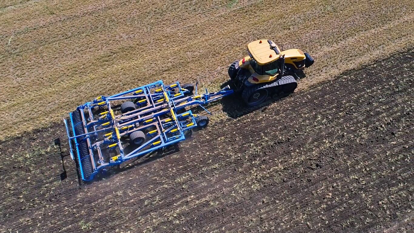 Terrix - Cultivateur agricole Farmet a.S - Largeur de travail 4500 à 6000 mm - Ameublissement profond et mélange intensif_2