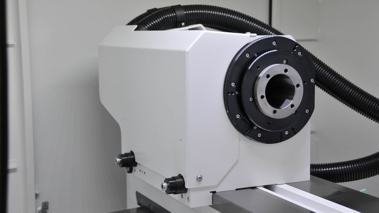 S151 - rectifieuse cylindrique intérieure CNC - United Grinding - hauteur des pointes 275 mm - longueur de pièce jusqu'à 1 300 mm_2