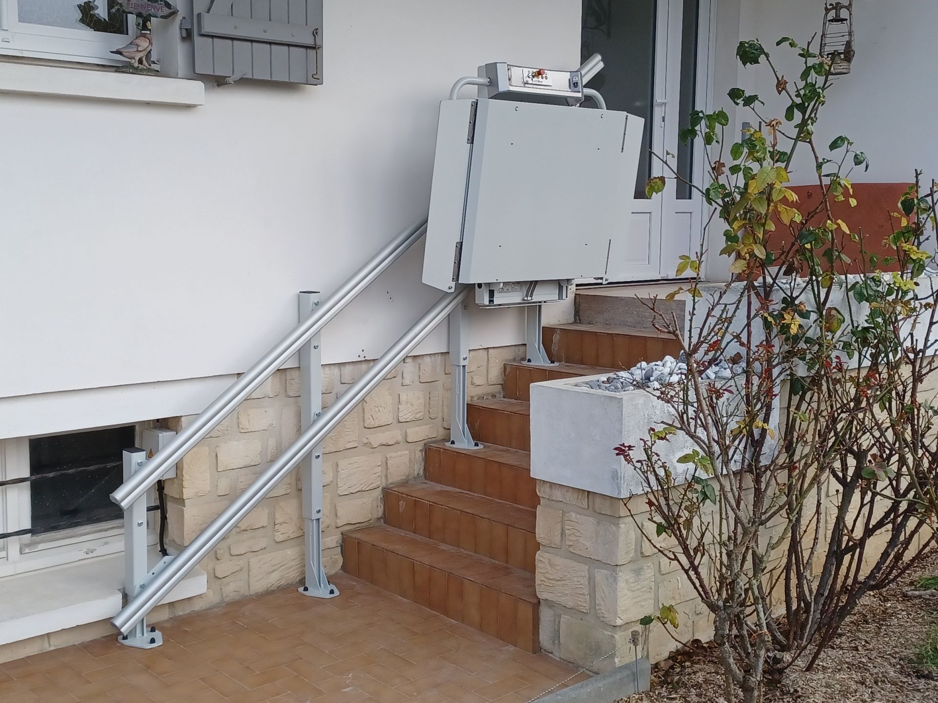 Plateforme élévatrice pour fauteuil roulant