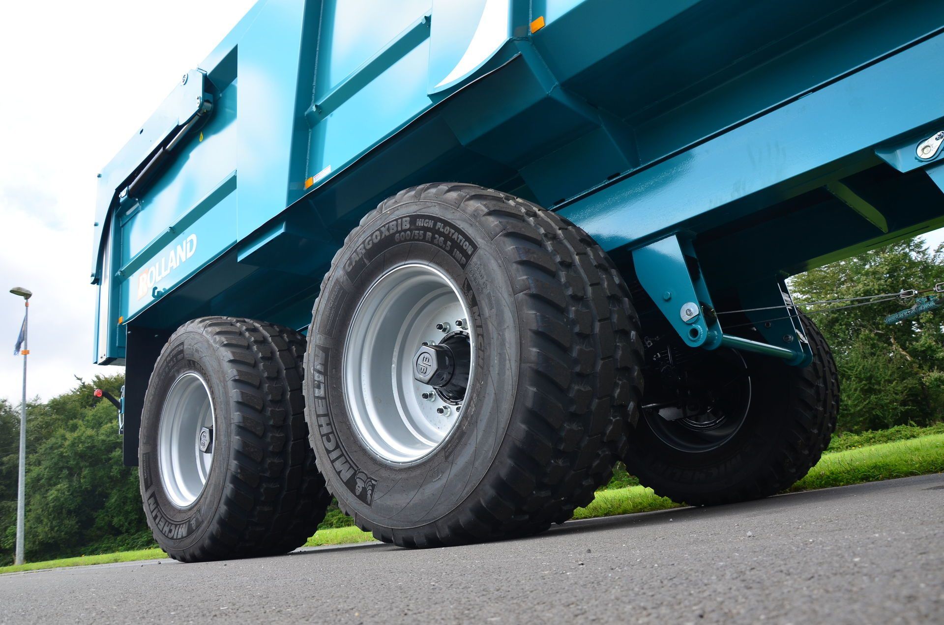 Benne agricole Rollspeed série 7136 robuste et design