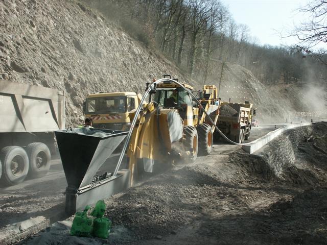 Machine UNAC 300P avec outils interchangeables pour tranchées de différentes dimensions